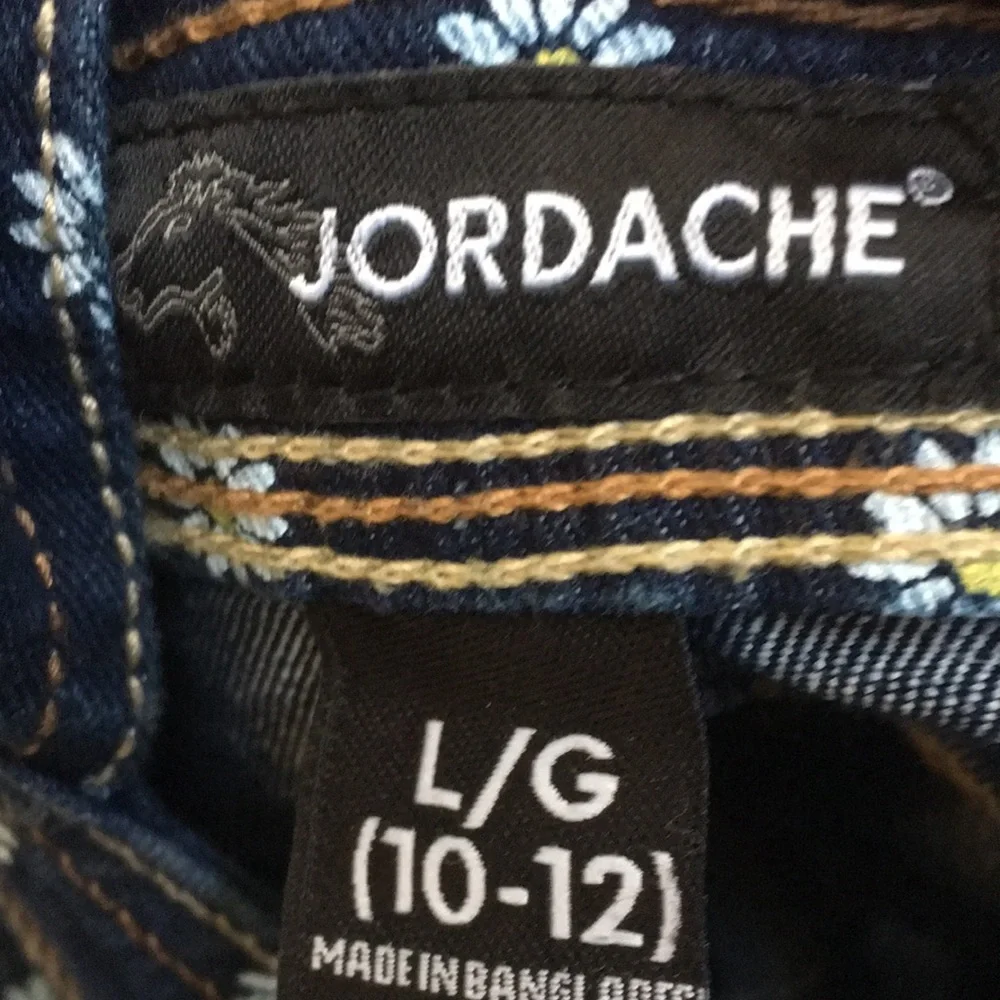 FINAL MARKDOWN Girl’s jordache overall style shorts large